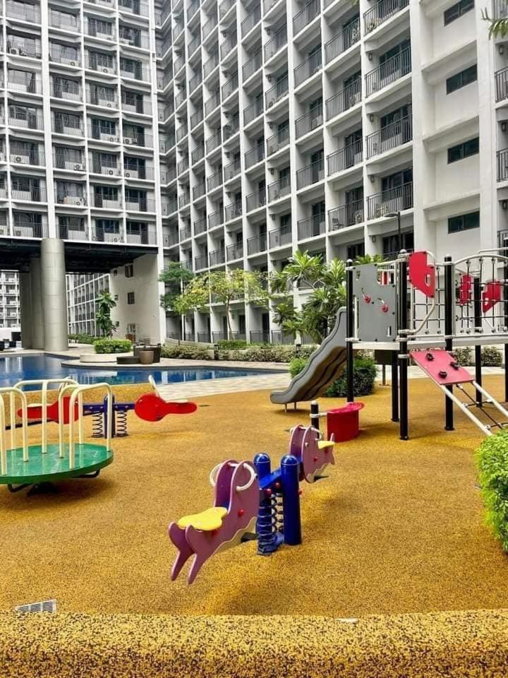 Shore 2 Residences High Speed Internet Walking Distance To Moa And Ikea Manila Eksteriør billede