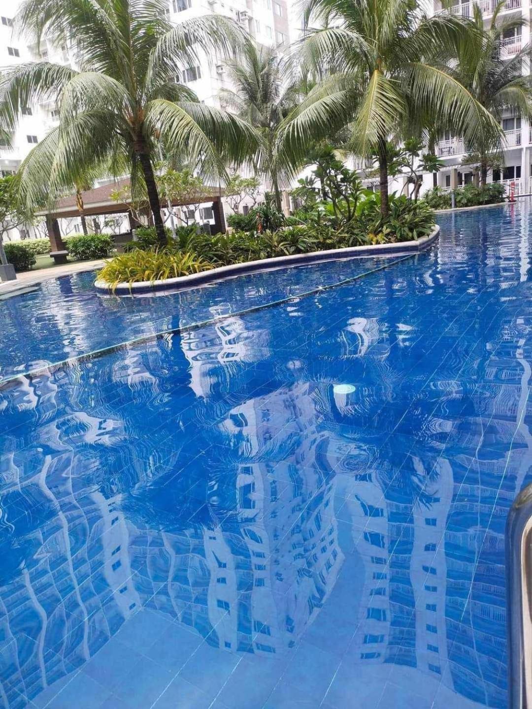 Shore 2 Residences High Speed Internet Walking Distance To Moa And Ikea Manila Eksteriør billede