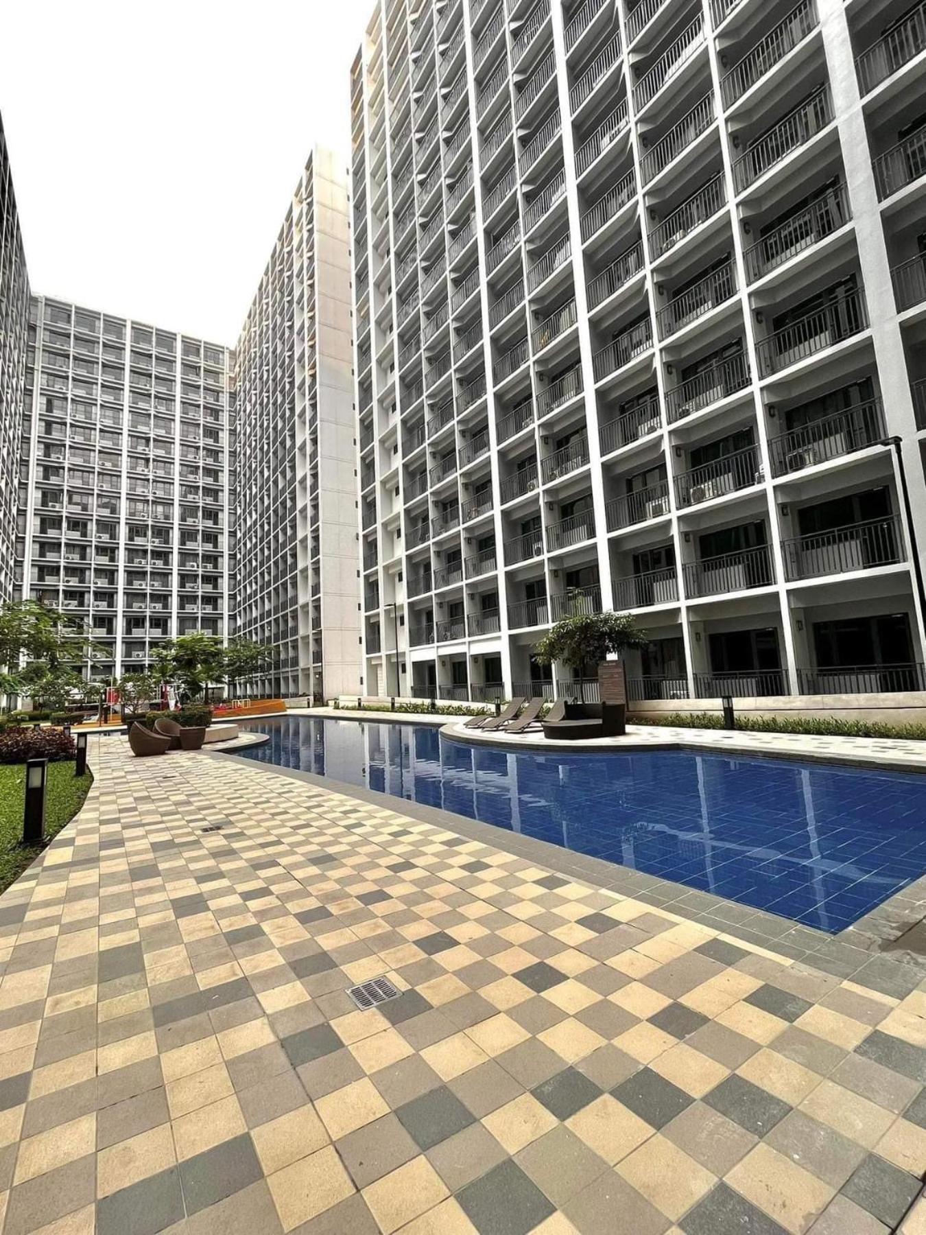 Shore 2 Residences High Speed Internet Walking Distance To Moa And Ikea Manila Eksteriør billede